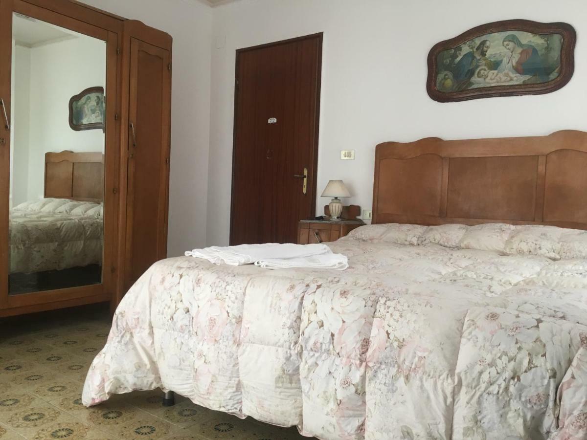 Casa Salvaggio Hotel Grotte  Eksteriør billede